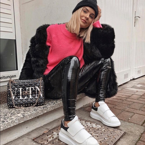 L I Q U I D - Picture 5 of 5